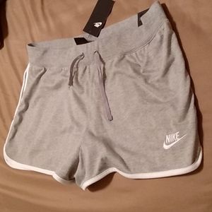 🆕🎉NWT🎉🆕 Nike Standard Fit Jersey Shorts